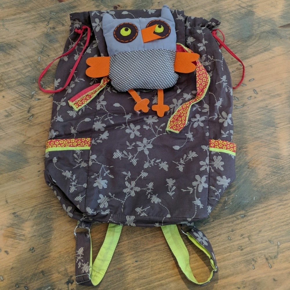 Manuketa owl backpack